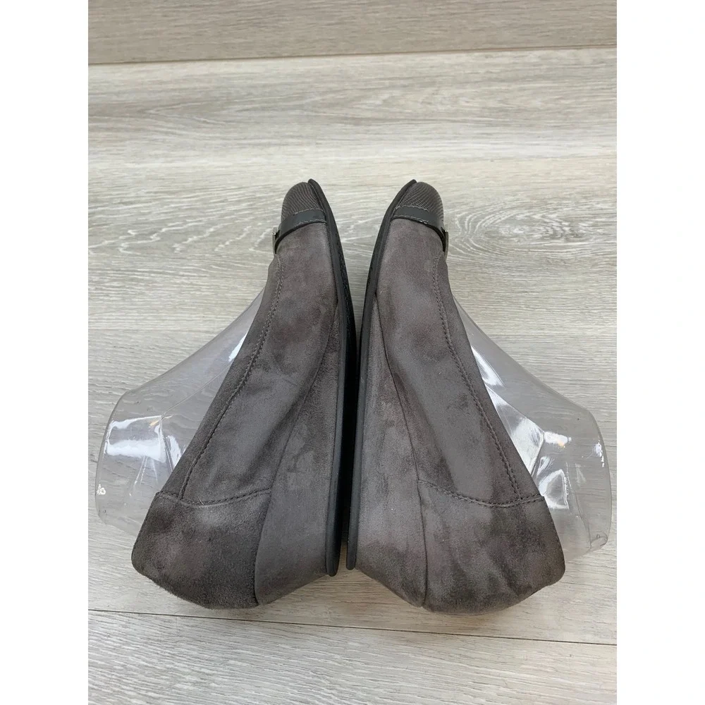 AGL Attilio Giusti Leombruni Women's Taupe 9 Suede Wedge Pumps Cap Toe Italy